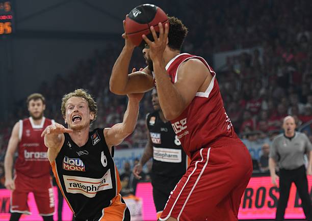 更彰显团队 更彰显团队