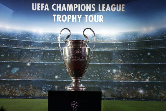 通过回顾其 通过回顾其